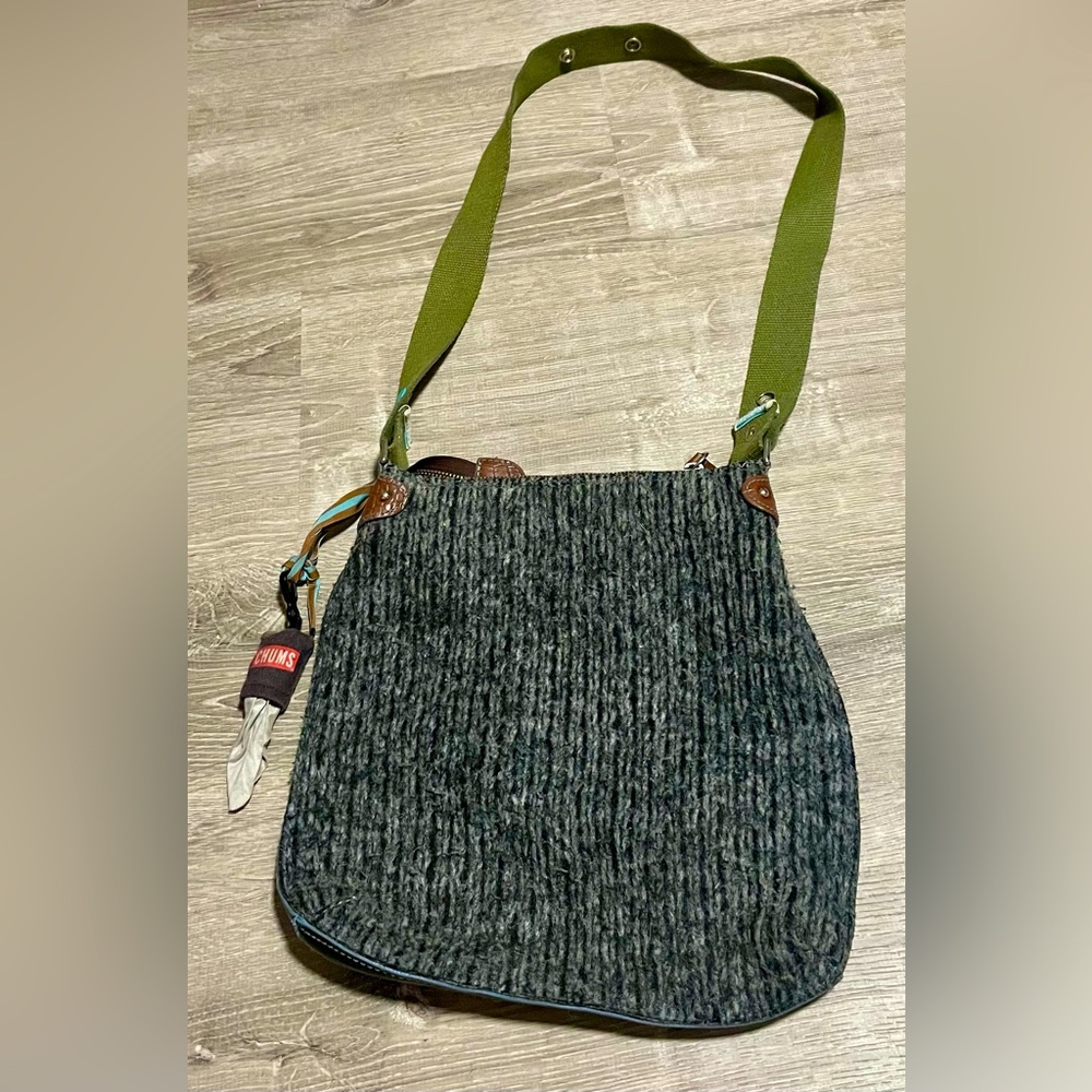 ❤️3/$15❤️CHUMS Wool Crossbody Purse